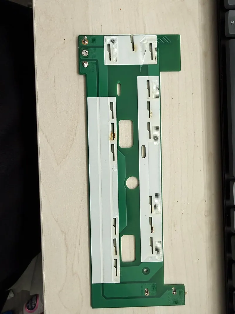 Het originele balancing-board, achterkant, met witte silkscreen-stroken